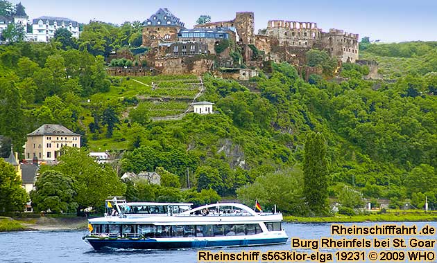 Rheinschifffahrt an der Burg Rheinfels bei St. Goar