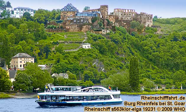 Rheinschifffahrt bei St. Goar am Rhein mit Burg Rheinfels.