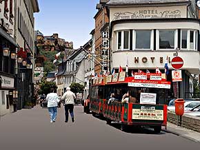 St. Goarer Stadtbahn Burgexpress Haltestelle am Marktplatz vor der Stiftskirche,  1999, WHO